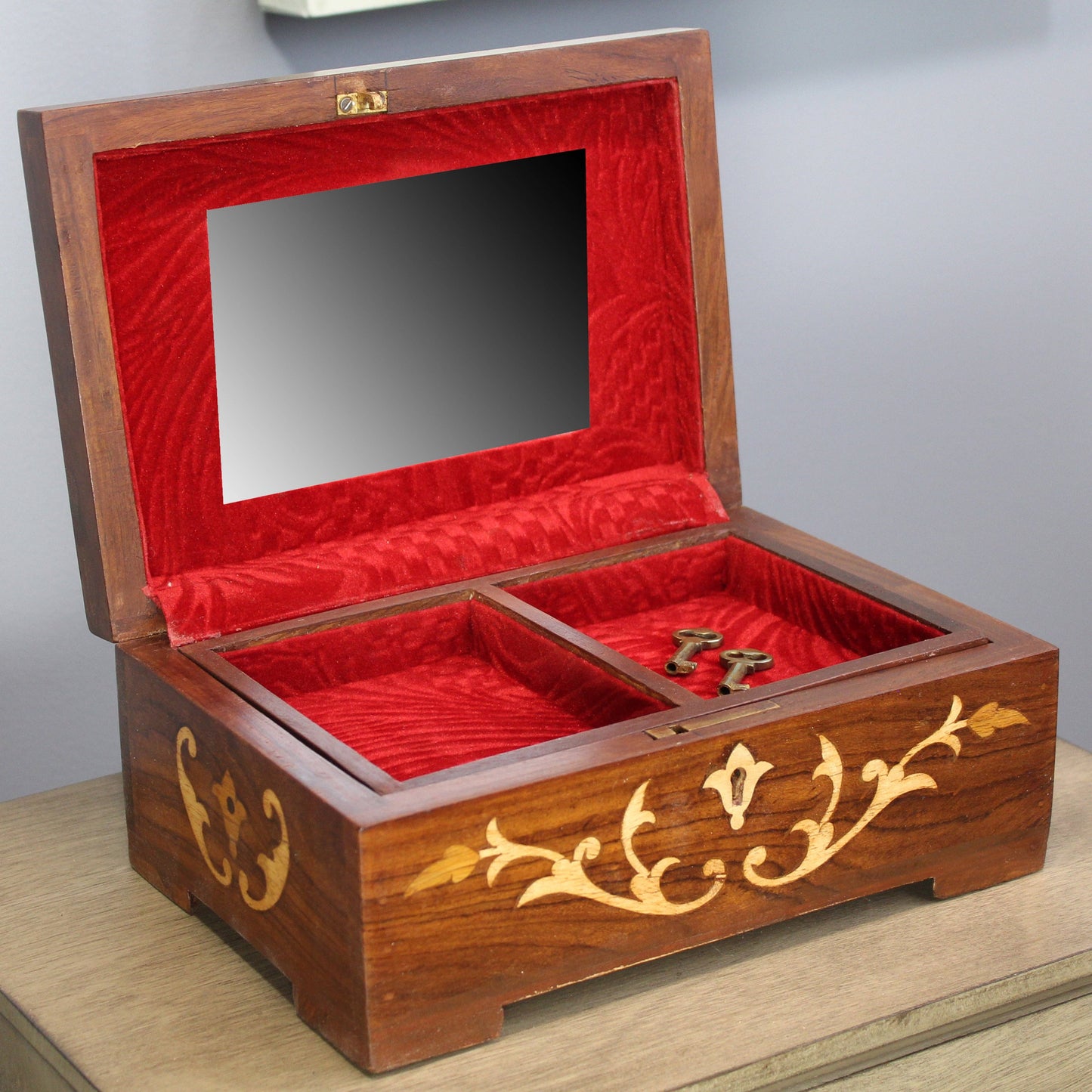 Handmade Rosewood Flower Wooden Decorative Box with Key